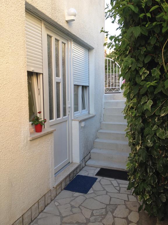 Apartaments Oma & Opa Banjol Luaran gambar