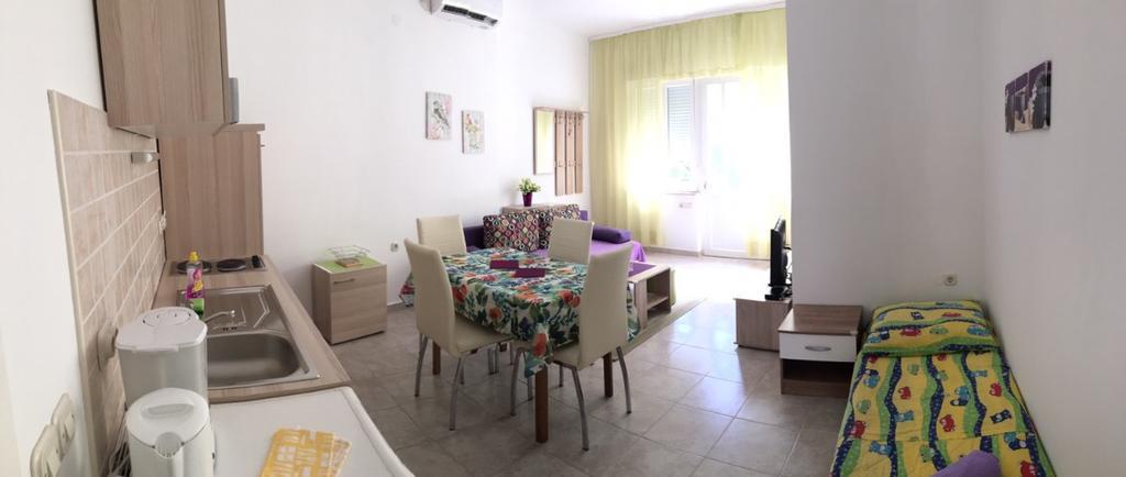 Apartaments Oma & Opa Banjol Luaran gambar